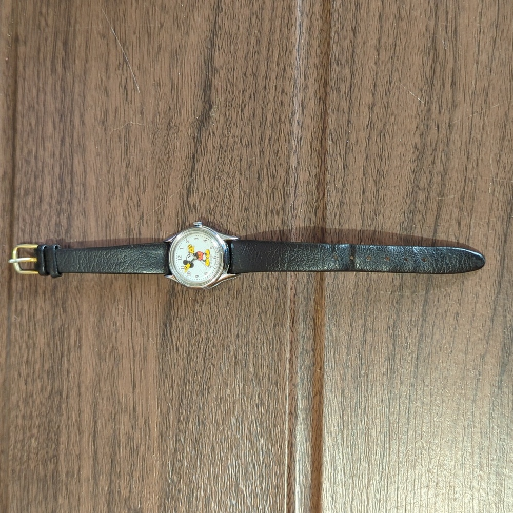 Vintage Disney Mickey Lorus Watch - Picture 2 of 11